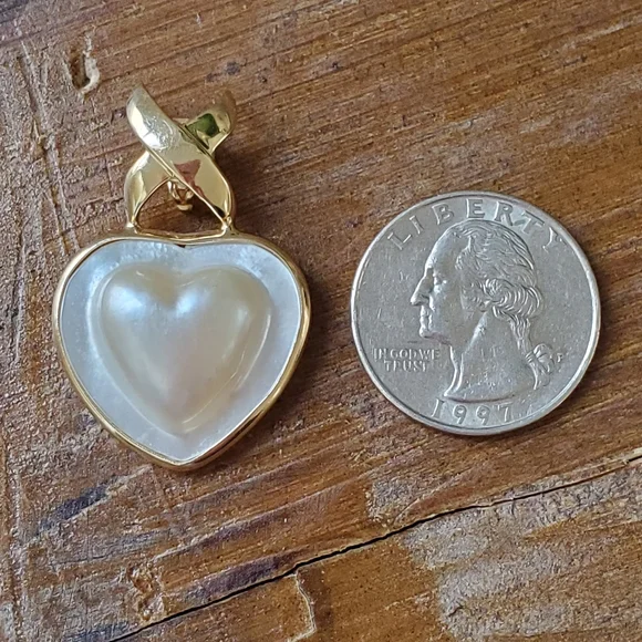 MAZ 14K Yellow Gold Mabe Pearl Crossed Heart Large Pendant - Picture 7 of 7